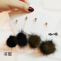 【現貨】韓國可愛貂毛毛球點鑽垂墜耳環